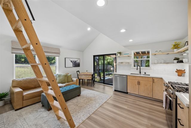 331 S Larkin Road, Sunnyvale, TX 75182