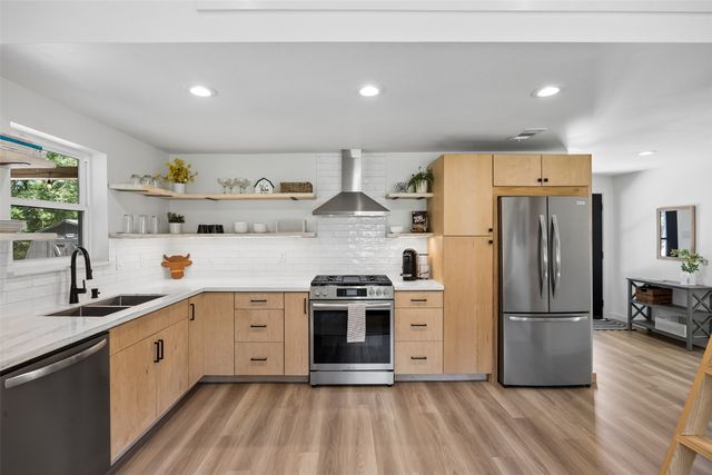331 S Larkin Road, Sunnyvale, TX 75182