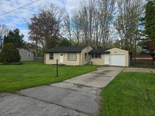 130 W Harcourt Drive, Saginaw, MI 48609