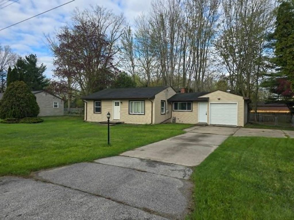 130 W Harcourt Drive, Saginaw, MI 48609
