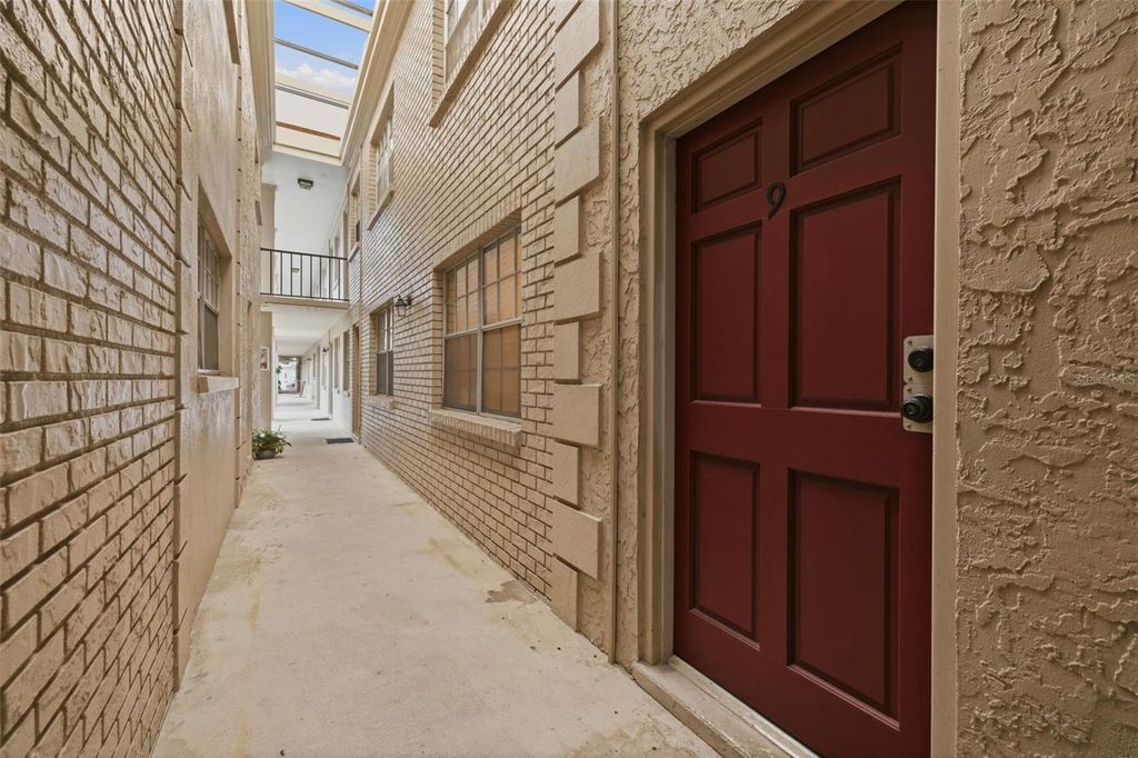 Image 4 of property listing at 2207 S CAROLINA AVENUE 9, Tampa, FL 33629