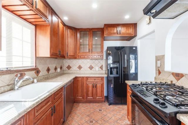 2230 Montrose Avenue A, Montrose, CA 91020