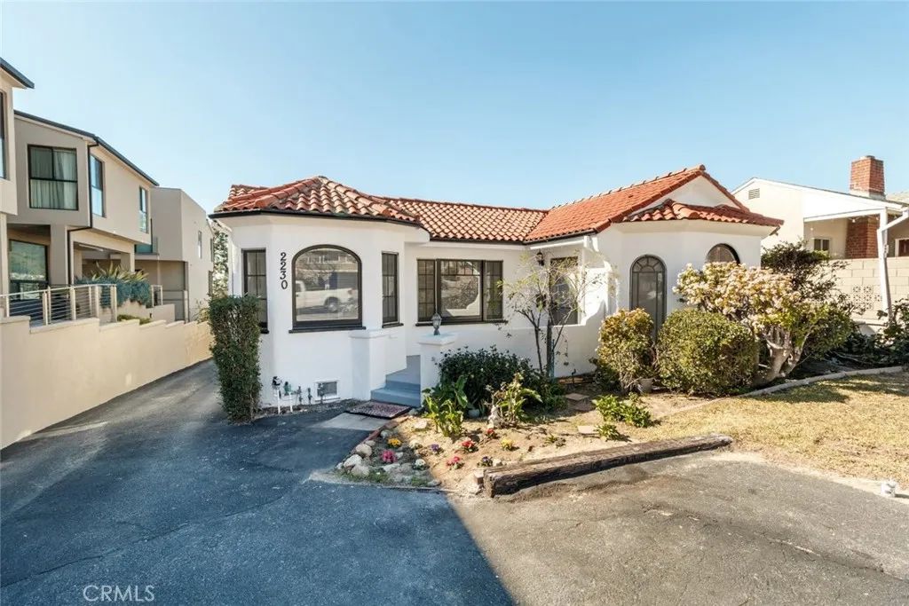 2230 Montrose Avenue A, Montrose, CA 91020