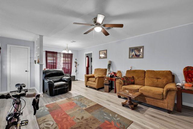 603 7th Street SE, Springhill, LA 71075