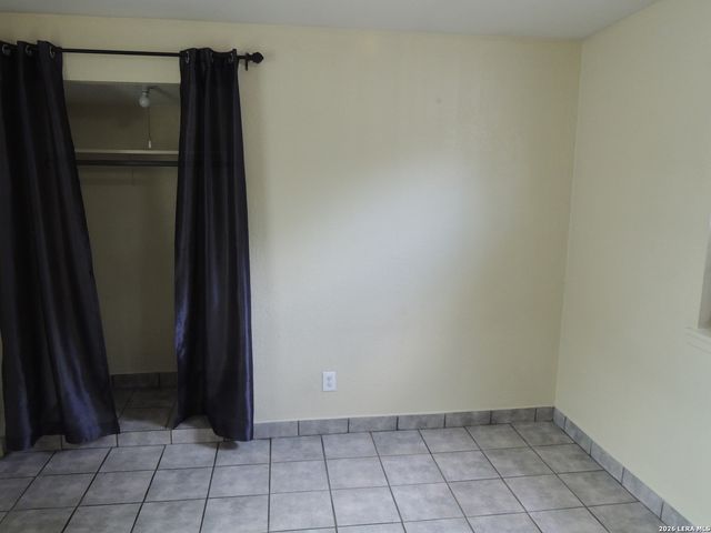 3605 S OLIVE ST, San Antonio, TX 78223