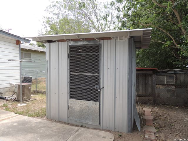 3605 S OLIVE ST, San Antonio, TX 78223