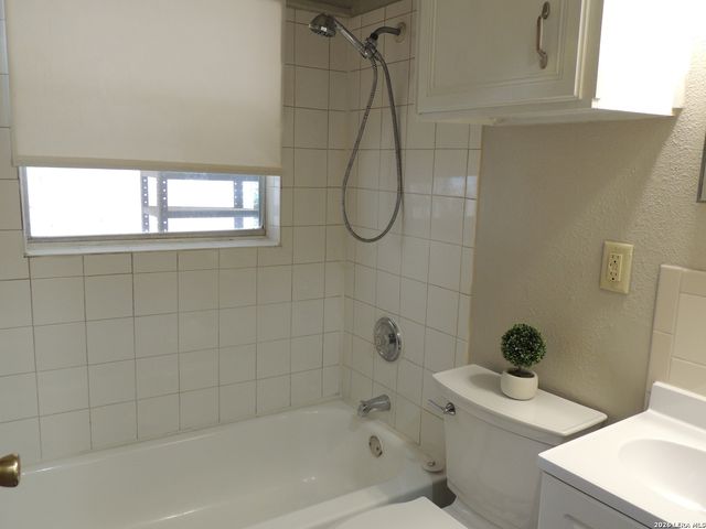 3605 S OLIVE ST, San Antonio, TX 78223
