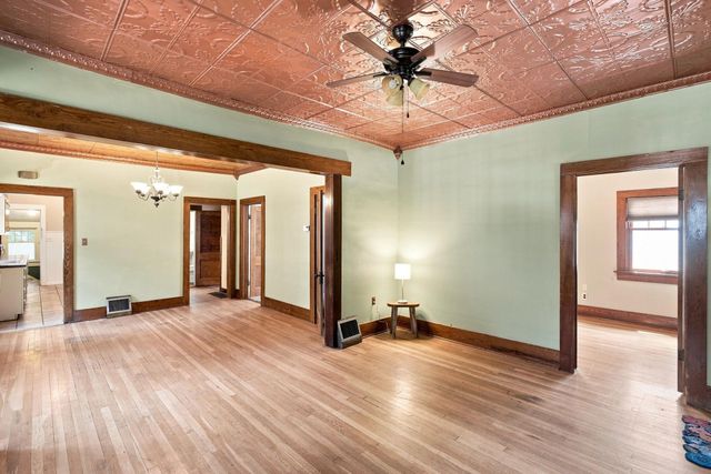 842 N Litchfield Ave, Wichita, KS 67203
