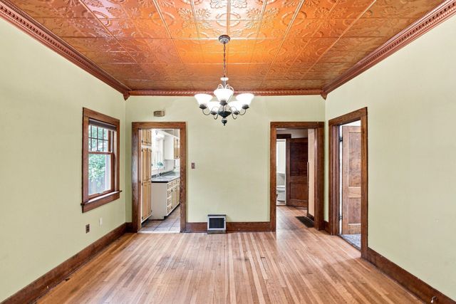 842 N Litchfield Ave, Wichita, KS 67203