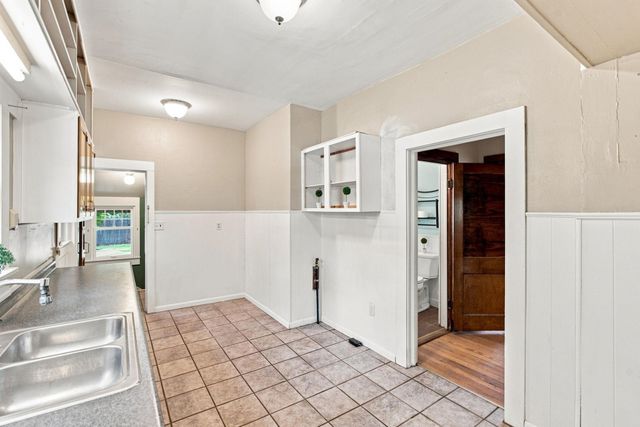 842 N Litchfield Ave, Wichita, KS 67203