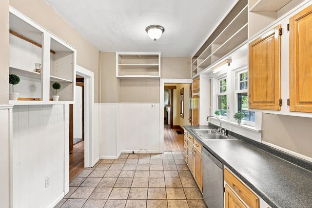 842 N Litchfield Ave, Wichita, KS 67203