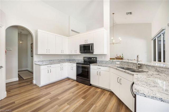 9049 Bronco CT, Naples, FL 34113