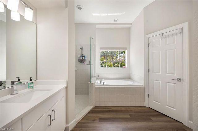 9049 Bronco CT, Naples, FL 34113