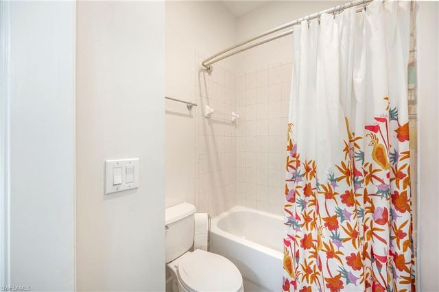 9049 Bronco CT, Naples, FL 34113