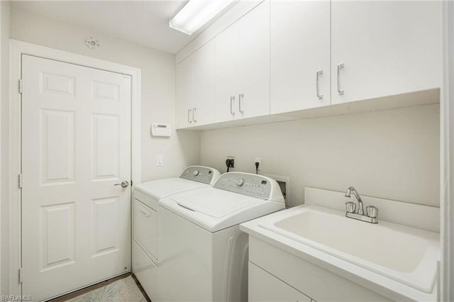 9049 Bronco CT, Naples, FL 34113