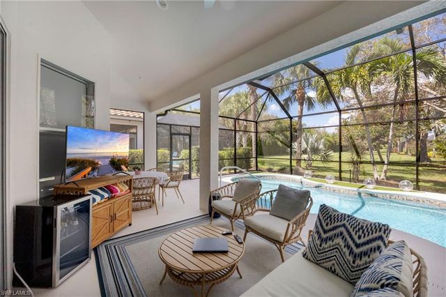 9049 Bronco CT, Naples, FL 34113