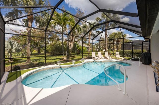 9049 Bronco CT, Naples, FL 34113