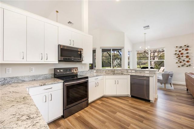 9049 Bronco CT, Naples, FL 34113