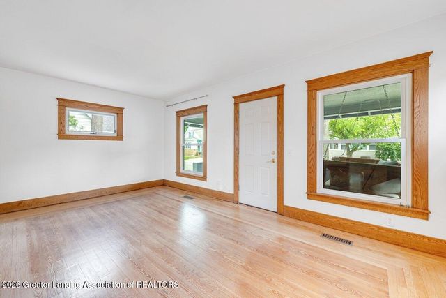 245 Elvin Court, Lansing, MI 48912
