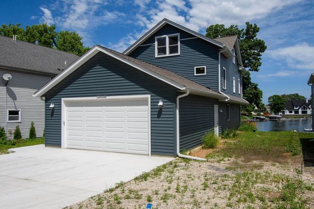 W188S7598 Oak Grove Drive, Muskego, WI 53150