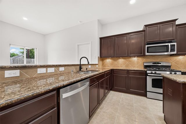 519 Glenwood Ridge Drive, Spring, TX 77386