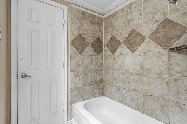 1718 Saint James Drive, Carrollton, TX 75007