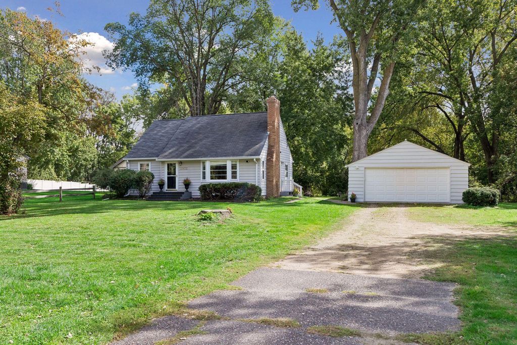 2922 Old Highway 8, Roseville, MN 55113 — exterior