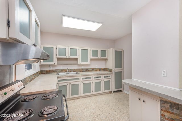 664 8th Street, Holly Hill, FL 32117