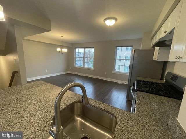 2102 E OAK RD #E2, Vineland, NJ 08361