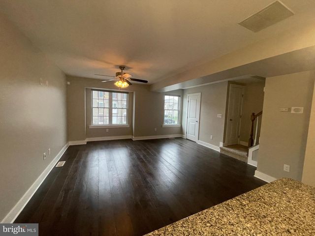 2102 E OAK RD #E2, Vineland, NJ 08361