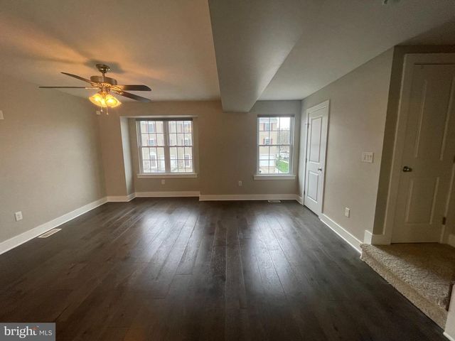 2102 E OAK RD #E2, Vineland, NJ 08361