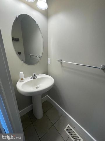 2102 E OAK RD #E2, Vineland, NJ 08361