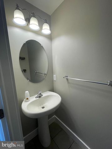 2102 E OAK RD #E2, Vineland, NJ 08361