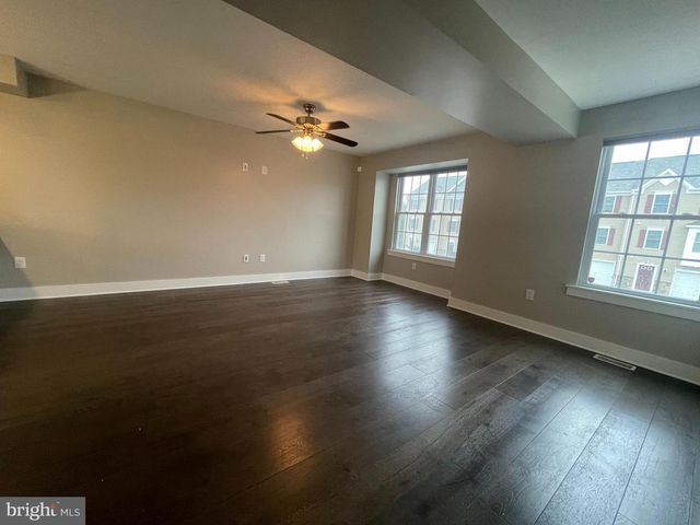 2102 E OAK RD #E2, Vineland, NJ 08361