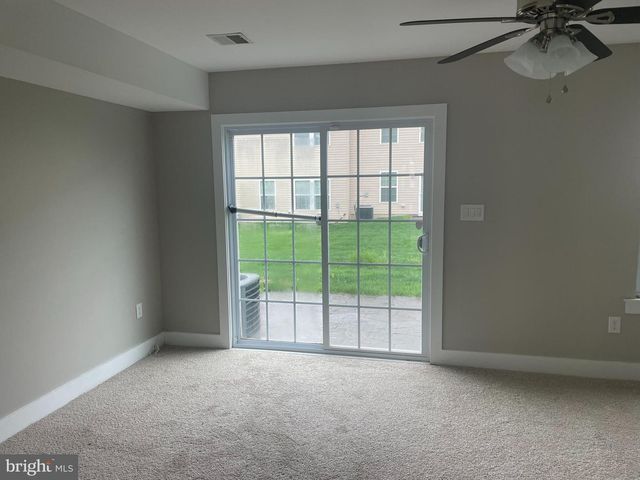 2102 E OAK RD #E2, Vineland, NJ 08361