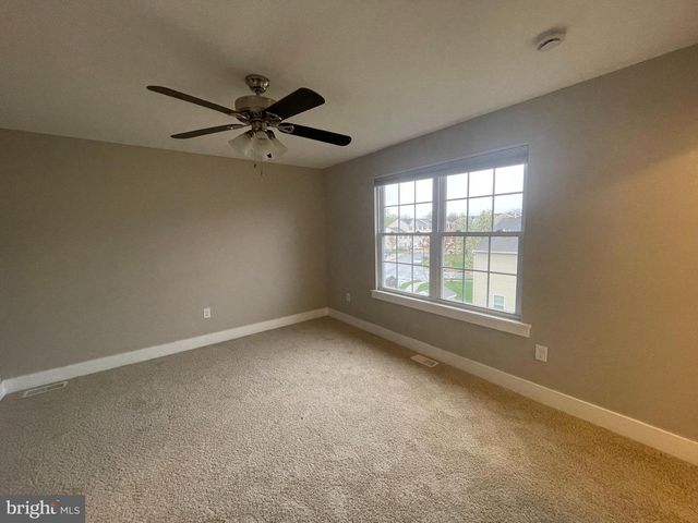 2102 E OAK RD #E2, Vineland, NJ 08361