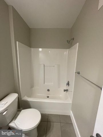 2102 E OAK RD #E2, Vineland, NJ 08361