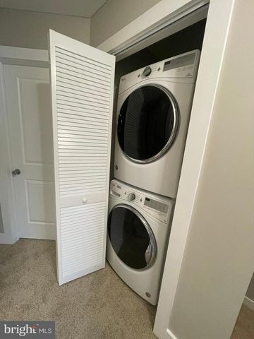 2102 E OAK RD #E2, Vineland, NJ 08361