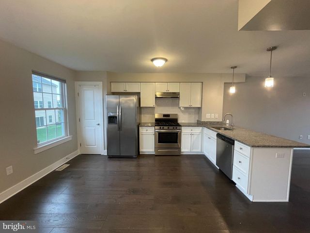 2102 E OAK RD #E2, Vineland, NJ 08361