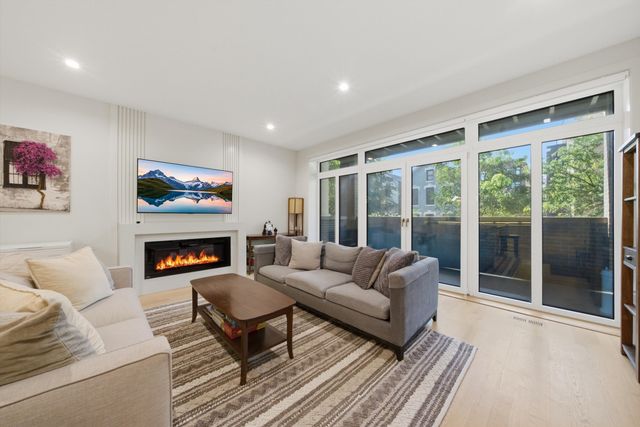 1366 W Walton Street 1E, Chicago, IL 60642