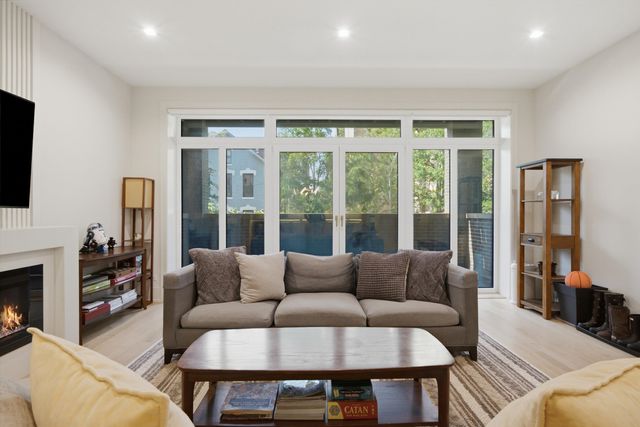 1366 W Walton Street 1E, Chicago, IL 60642