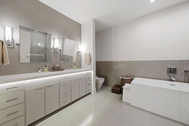 1366 W Walton Street 1E, Chicago, IL 60642