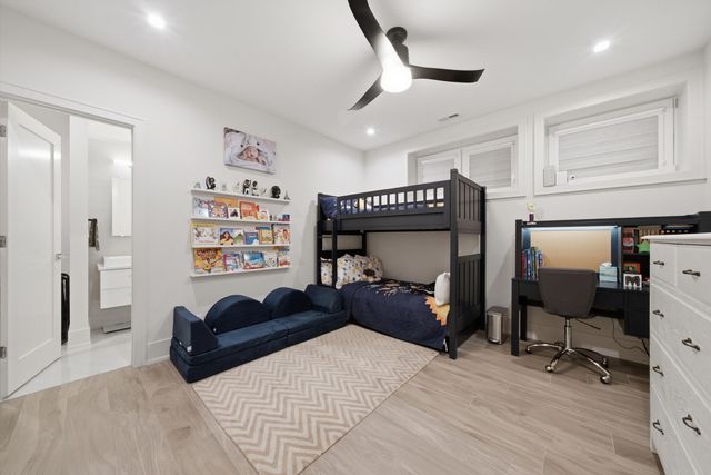 1366 W Walton Street 1E, Chicago, IL 60642