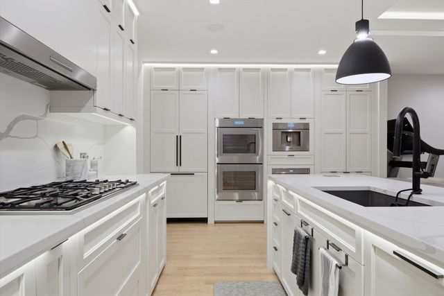 1366 W Walton Street 1E, Chicago, IL 60642