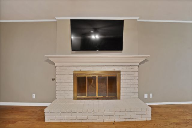 526 Waggoner Drive, Arlington, TX 76013