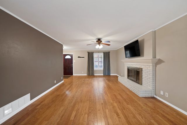 526 Waggoner Drive, Arlington, TX 76013