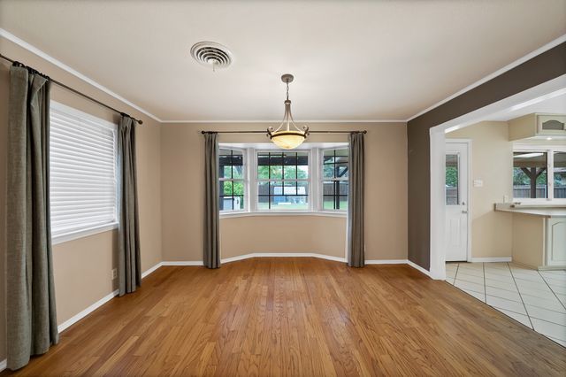 526 Waggoner Drive, Arlington, TX 76013