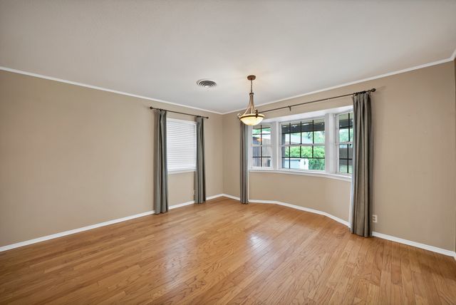 526 Waggoner Drive, Arlington, TX 76013