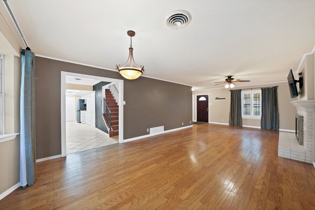 526 Waggoner Drive, Arlington, TX 76013