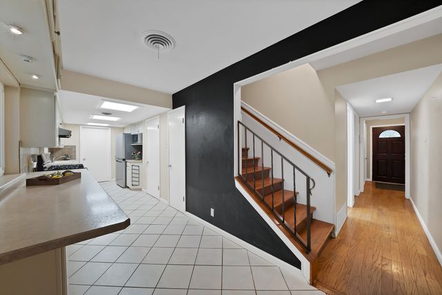 526 Waggoner Drive, Arlington, TX 76013